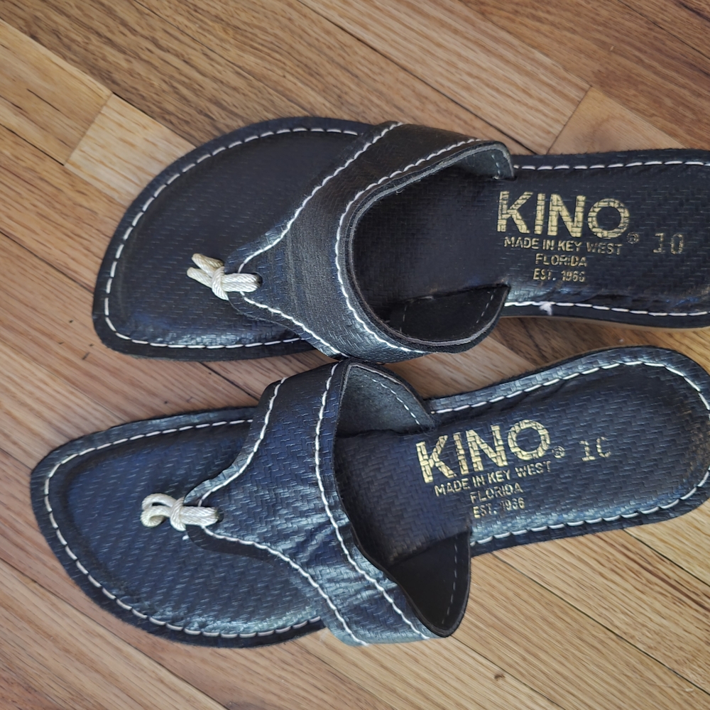 Kino Black Sandals with White Stitching